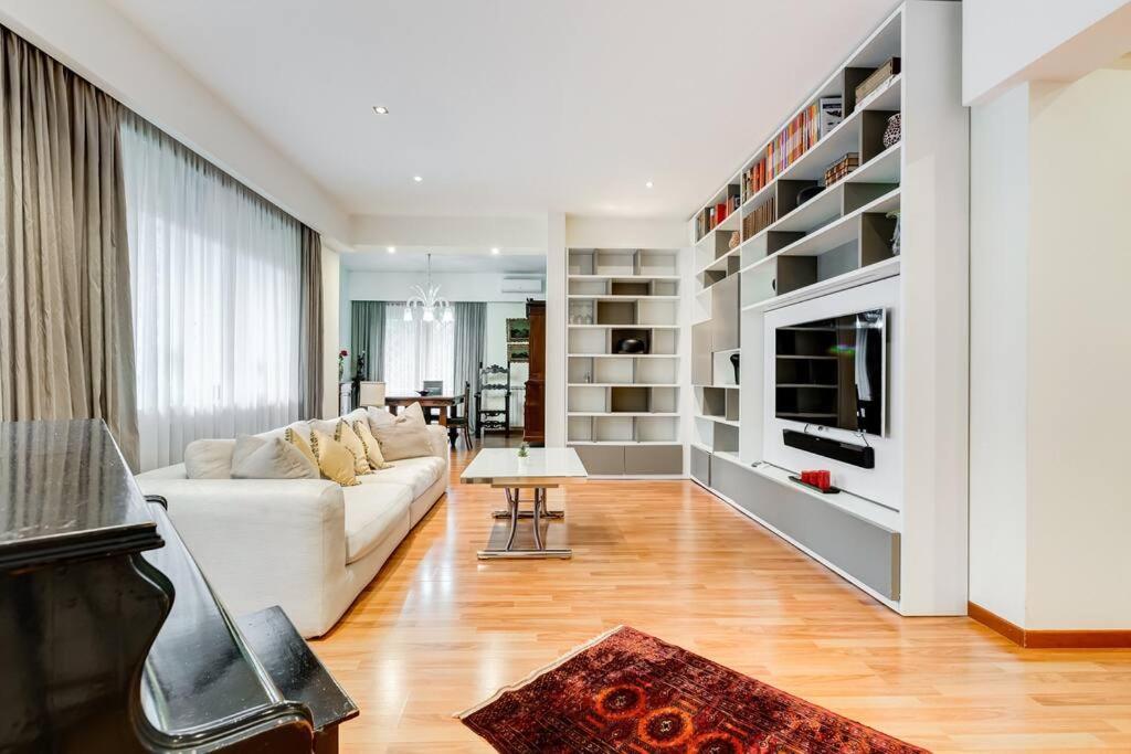Exclusive Apartment In Eur Lake Róma Kültér fotó