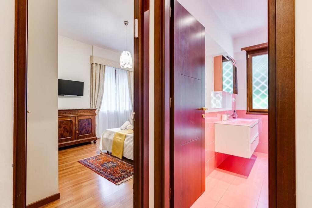 Exclusive Apartment In Eur Lake Róma Kültér fotó