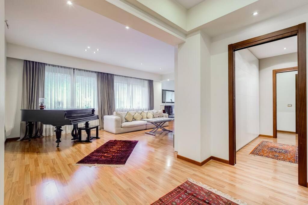 Exclusive Apartment In Eur Lake Róma Kültér fotó